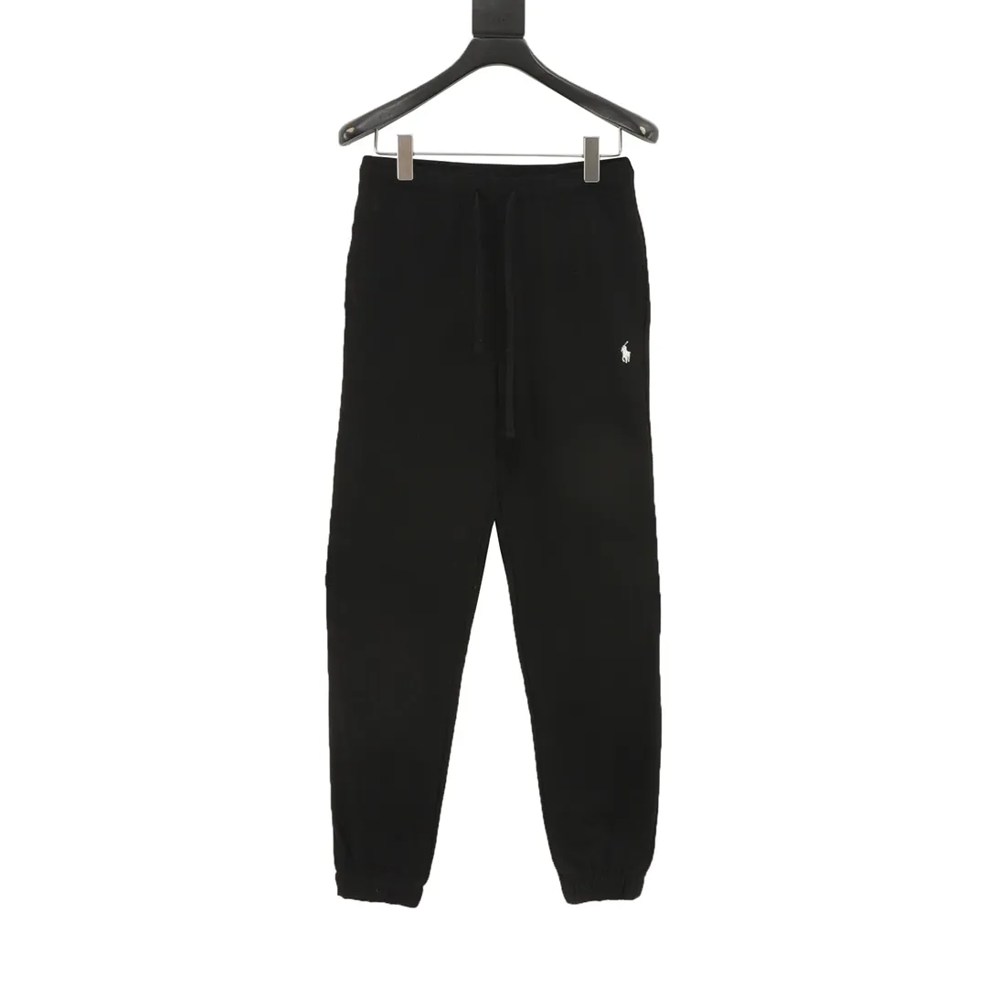 🅿️500 Ralph Lauren solid color embroidered Logo classic embroidered terry solid color sweatpants upper body is extremely soft and comfortable. The texture, washability and durability are all of high quality. Suitable for seasonal wear. A cost-effective product that can be worn by both men and women. Needless to say, the quality of the pants can be easily worn by both young and old. The first choice for sports and fitness versatile pants for casual daily life. The highlight is the three-dimensional logo embroidery. Simple brand Keep up with fashion trends SIZE:M-2XL
